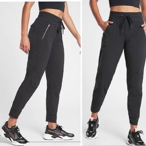 Athleta Trekkie North Jogger size 6 Black
